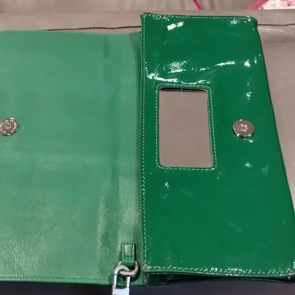 Cole Haan Leather Green Wristlet Wallet Patent Leather Clutch - X Large- GUC - Picture 14 of 17